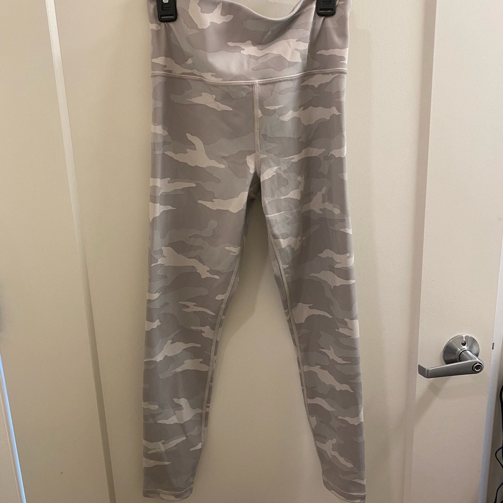 Athleta 7/8 white camo legging
